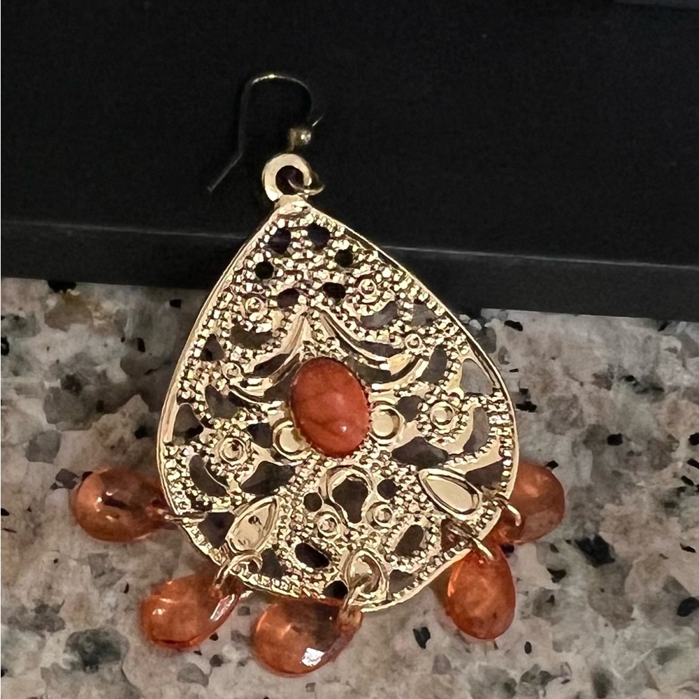 🆕 Gold and Orange Filigree Teardrop Earrings - Picture 2 of 2